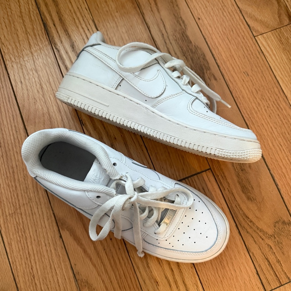 Nike Air Force 1 White – Men’s US 7 / Women’s US 8.5 (EU 40, 25 cm)